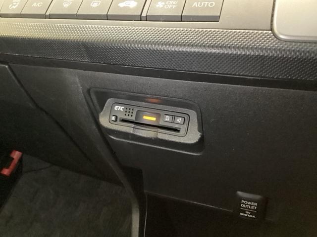 フリード Gジャストセレクション 片側電動スライドドア バックカメラ 純正ナビ フルセグ ETC 後席モニター Bモニター スマトキー 地上デジタルTV 助手席エアバッグ AUTOエアコン パワステ ナビTV 両側スライド片側電動(13枚目)