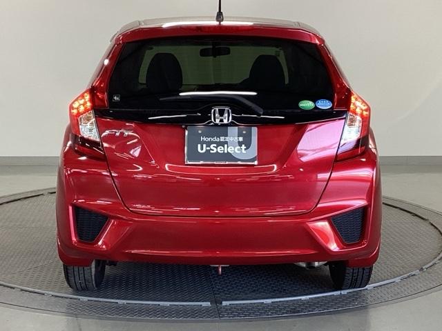 フィット １３Ｇ・Ｆコンフォートエディション　純正ナビ　フルセグ　リアカメラ　エアコン　リヤカメラ　横滑防止装置　パワーウィンドウ　ＥＴＣ車載器　スマートキー　ＤＶＤ再生　ＡＢＳ　Ｉストップ　パワーステアリング　ＵＳＢ　セキュリティアラーム（9枚目）