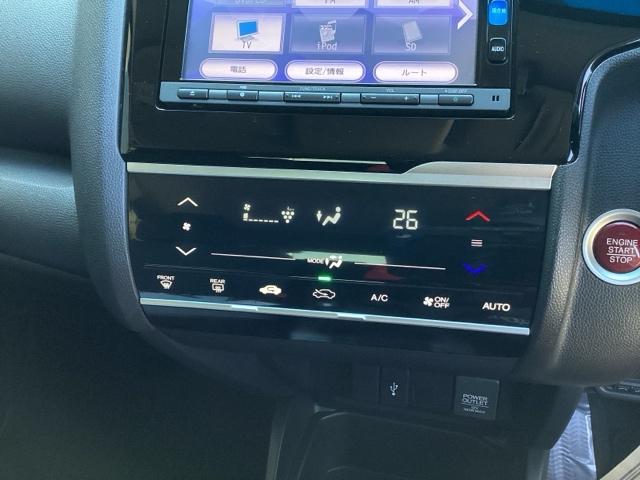 フィット １３Ｇ・Ｆコンフォートエディション　純正ナビ　フルセグ　リアカメラ　エアコン　リヤカメラ　横滑防止装置　パワーウィンドウ　ＥＴＣ車載器　スマートキー　ＤＶＤ再生　ＡＢＳ　Ｉストップ　パワーステアリング　ＵＳＢ　セキュリティアラーム（13枚目）