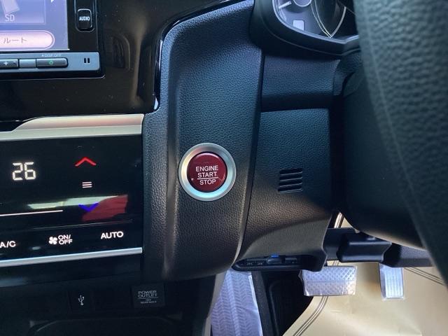 フィット １３Ｇ・Ｆコンフォートエディション　純正ナビ　フルセグ　リアカメラ　エアコン　リヤカメラ　横滑防止装置　パワーウィンドウ　ＥＴＣ車載器　スマートキー　ＤＶＤ再生　ＡＢＳ　Ｉストップ　パワーステアリング　ＵＳＢ　セキュリティアラーム（14枚目）