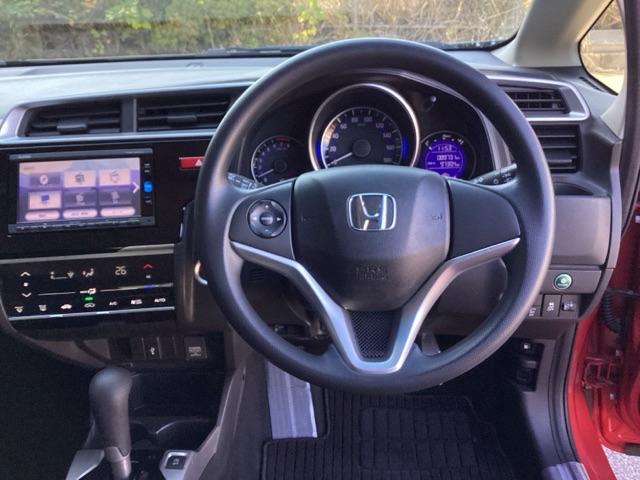 フィット １３Ｇ・Ｆコンフォートエディション　純正ナビ　フルセグ　リアカメラ　エアコン　リヤカメラ　横滑防止装置　パワーウィンドウ　ＥＴＣ車載器　スマートキー　ＤＶＤ再生　ＡＢＳ　Ｉストップ　パワーステアリング　ＵＳＢ　セキュリティアラーム（18枚目）