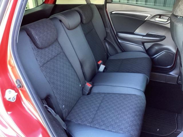 フィット １３Ｇ・Ｆコンフォートエディション　純正ナビ　フルセグ　リアカメラ　エアコン　リヤカメラ　横滑防止装置　パワーウィンドウ　ＥＴＣ車載器　スマートキー　ＤＶＤ再生　ＡＢＳ　Ｉストップ　パワーステアリング　ＵＳＢ　セキュリティアラーム（20枚目）