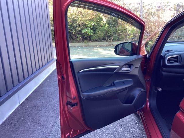 フィット １３Ｇ・Ｆコンフォートエディション　純正ナビ　フルセグ　リアカメラ　エアコン　リヤカメラ　横滑防止装置　パワーウィンドウ　ＥＴＣ車載器　スマートキー　ＤＶＤ再生　ＡＢＳ　Ｉストップ　パワーステアリング　ＵＳＢ　セキュリティアラーム（36枚目）