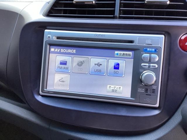 フィット Ｇ・１０ｔｈアニバーサリーＩＩ　純正ナビ　リアカメラ　ＥＴＣ　Ｗエアーバック　インテリキー　ＵＳＢ　盗難防止システム　キーレス　パワーウィンドウ　ＡＢＳ　バックカメラ　エアコン　エアバック　パワステ（11枚目）