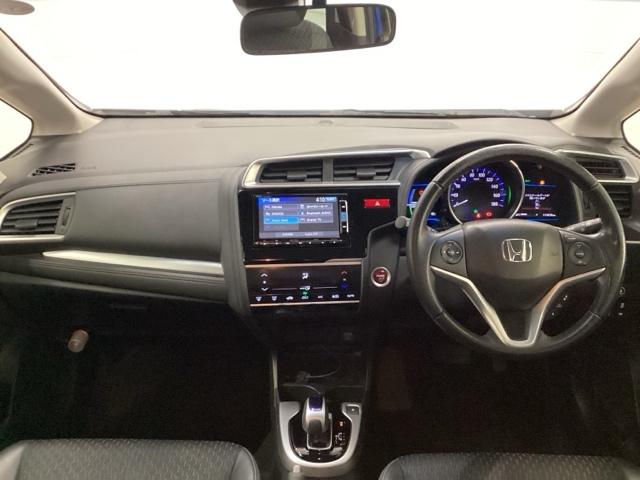 フィットハイブリッド Ｌパッケージ　あんしんパッケージ　クルコン　バックカメラ　純正ナビ　フルセグ　ナビ＆ＴＶ　サイドエアバック　ＤＶＤ再生　ＬＥＤ　ＥＣＯＮ　オートクルーズコントロール　イモビライザー　ＥＳＣ　ＡＵＴＯエアコン　ＡＢＳ（2枚目）