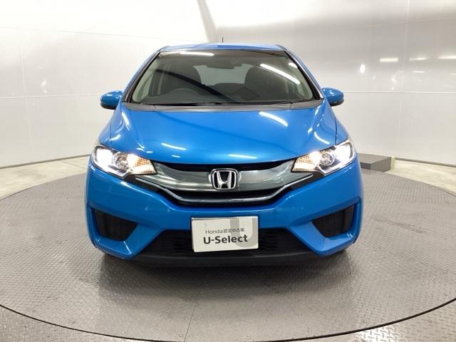 フィットハイブリッド Ｆパッケージ　ＣＤ・ＵＳＢコンポ　ＥＴＣ　ＡＵＴＯエアコン　Ｄレコ　助手席エアバック　ＥＣＯＮ　ＡＢＳ付　横滑り防止システム　キーレスエントリー　運転席エアバック　ＬＥＤライト　パワーステアリング　パワーウィンドウ（6枚目）