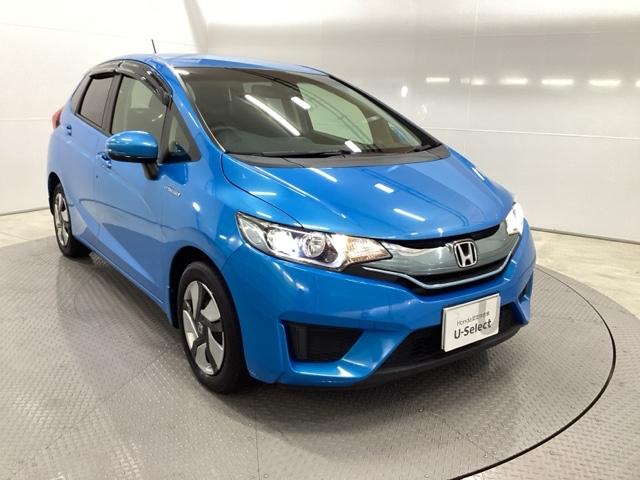 フィットハイブリッド Ｆパッケージ　ＣＤ・ＵＳＢコンポ　ＥＴＣ　ＡＵＴＯエアコン　Ｄレコ　助手席エアバック　ＥＣＯＮ　ＡＢＳ付　横滑り防止システム　キーレスエントリー　運転席エアバック　ＬＥＤライト　パワーステアリング　パワーウィンドウ（7枚目）