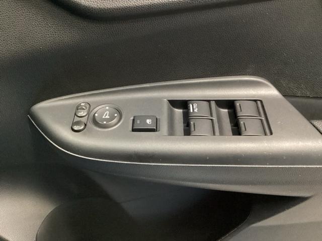 フィットハイブリッド Ｆパッケージ　ＣＤ・ＵＳＢコンポ　ＥＴＣ　ＡＵＴＯエアコン　Ｄレコ　助手席エアバック　ＥＣＯＮ　ＡＢＳ付　横滑り防止システム　キーレスエントリー　運転席エアバック　ＬＥＤライト　パワーステアリング　パワーウィンドウ（13枚目）