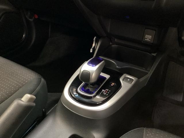 フィットハイブリッド Ｆパッケージ　ＣＤ・ＵＳＢコンポ　ＥＴＣ　ＡＵＴＯエアコン　Ｄレコ　助手席エアバック　ＥＣＯＮ　ＡＢＳ付　横滑り防止システム　キーレスエントリー　運転席エアバック　ＬＥＤライト　パワーステアリング　パワーウィンドウ（14枚目）