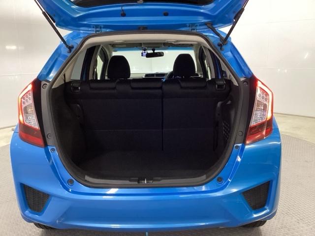 フィットハイブリッド Ｆパッケージ　ＣＤ・ＵＳＢコンポ　ＥＴＣ　ＡＵＴＯエアコン　Ｄレコ　助手席エアバック　ＥＣＯＮ　ＡＢＳ付　横滑り防止システム　キーレスエントリー　運転席エアバック　ＬＥＤライト　パワーステアリング　パワーウィンドウ（22枚目）