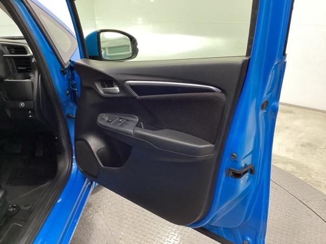 フィットハイブリッド Ｆパッケージ　ＣＤ・ＵＳＢコンポ　ＥＴＣ　ＡＵＴＯエアコン　Ｄレコ　助手席エアバック　ＥＣＯＮ　ＡＢＳ付　横滑り防止システム　キーレスエントリー　運転席エアバック　ＬＥＤライト　パワーステアリング　パワーウィンドウ（27枚目）