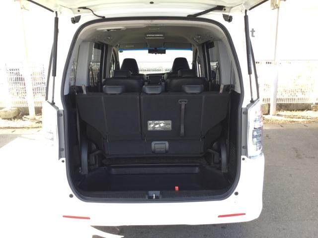 ステップワゴンスパーダ Ｚクールスピリット　クルコン　バックカメラ　後席モニター　ダブルエアコン　キーフリー　ナビＴＶ　横滑防止　ＤＶＤ視聴可能　Ｄレコ　フルオートエアコン　パワーウインドウ　Ａクルーズ　三列シート　運転席エアバック　パワステ（10枚目）