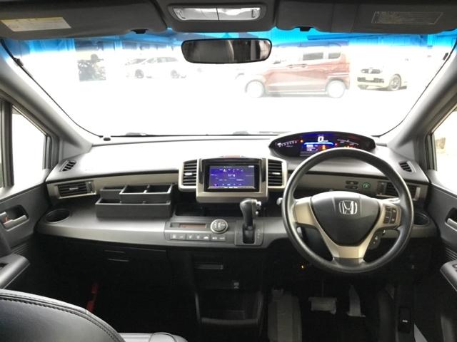 フリードスパイクハイブリッド ジャストセレクション 片側電動スライドドア クルコン 社外ナビ キーフリー セキュリティーアラーム 横滑り防止機能 DVD視聴 地デジ ナビTV エアコン 両側スライド片側電動 ETC パワーステアリング I-STOP(2枚目)