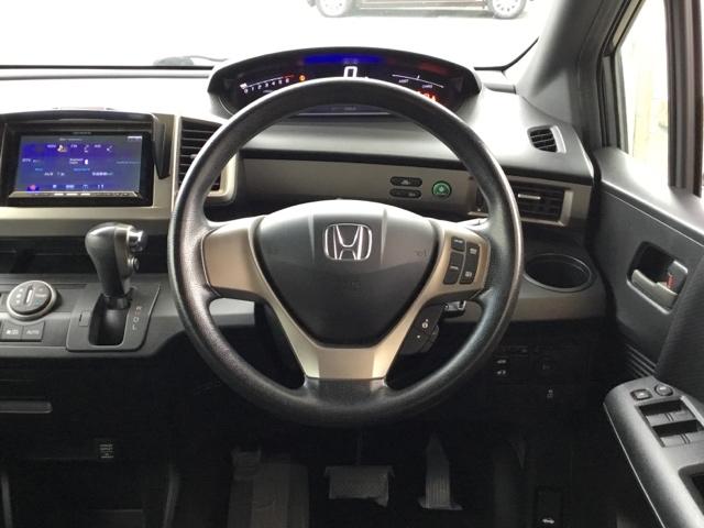 フリードスパイクハイブリッド ジャストセレクション 片側電動スライドドア クルコン 社外ナビ キーフリー セキュリティーアラーム 横滑り防止機能 DVD視聴 地デジ ナビTV エアコン 両側スライド片側電動 ETC パワーステアリング I-STOP(15枚目)