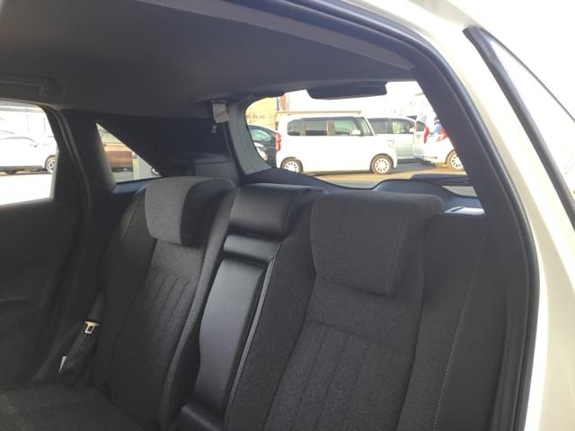 フィット ｅ：ＨＥＶホーム　全周囲カメラ　ＥＴＣ２．０　純正ナビ　フルセグ　前後誤発進抑制機能　クリソナ　マルチビュー　助手席エアバッグ　運転席エアバッグ　アイドリングストップ　禁煙　ＬＥＤライト　ＵＳＢ接続　バックカメラ（12枚目）