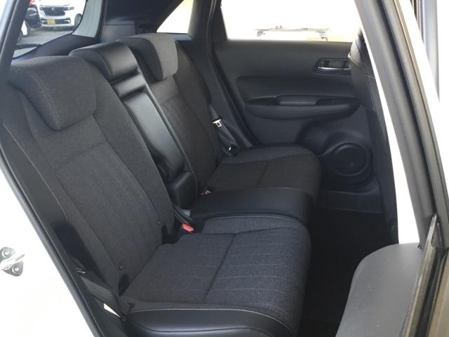 フィット ｅ：ＨＥＶホーム　全周囲カメラ　ＥＴＣ２．０　純正ナビ　フルセグ　前後誤発進抑制機能　クリソナ　マルチビュー　助手席エアバッグ　運転席エアバッグ　アイドリングストップ　禁煙　ＬＥＤライト　ＵＳＢ接続　バックカメラ（15枚目）