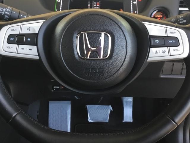 フィット ｅ：ＨＥＶホーム　全周囲カメラ　ＥＴＣ２．０　純正ナビ　フルセグ　前後誤発進抑制機能　クリソナ　マルチビュー　助手席エアバッグ　運転席エアバッグ　アイドリングストップ　禁煙　ＬＥＤライト　ＵＳＢ接続　バックカメラ（18枚目）