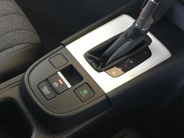 フィット ｅ：ＨＥＶホーム　全周囲カメラ　ＥＴＣ２．０　純正ナビ　フルセグ　前後誤発進抑制機能　クリソナ　マルチビュー　助手席エアバッグ　運転席エアバッグ　アイドリングストップ　禁煙　ＬＥＤライト　ＵＳＢ接続　バックカメラ（23枚目）