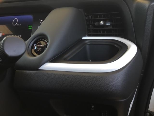 フィット ｅ：ＨＥＶホーム　全周囲カメラ　ＥＴＣ２．０　純正ナビ　フルセグ　前後誤発進抑制機能　クリソナ　マルチビュー　助手席エアバッグ　運転席エアバッグ　アイドリングストップ　禁煙　ＬＥＤライト　ＵＳＢ接続　バックカメラ（27枚目）