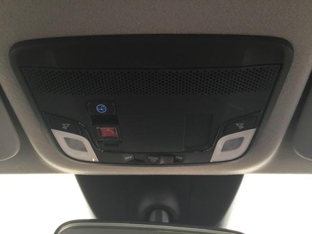 フィット ｅ：ＨＥＶホーム　全周囲カメラ　ＥＴＣ２．０　純正ナビ　フルセグ　前後誤発進抑制機能　クリソナ　マルチビュー　助手席エアバッグ　運転席エアバッグ　アイドリングストップ　禁煙　ＬＥＤライト　ＵＳＢ接続　バックカメラ（29枚目）