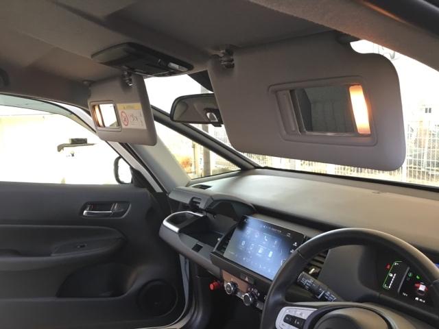 フィット ｅ：ＨＥＶホーム　全周囲カメラ　ＥＴＣ２．０　純正ナビ　フルセグ　前後誤発進抑制機能　クリソナ　マルチビュー　助手席エアバッグ　運転席エアバッグ　アイドリングストップ　禁煙　ＬＥＤライト　ＵＳＢ接続　バックカメラ（32枚目）