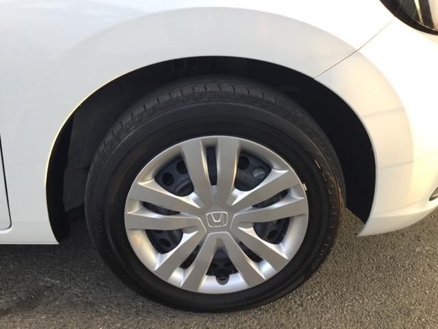 フィット ｅ：ＨＥＶホーム　全周囲カメラ　ＥＴＣ２．０　純正ナビ　フルセグ　前後誤発進抑制機能　クリソナ　マルチビュー　助手席エアバッグ　運転席エアバッグ　アイドリングストップ　禁煙　ＬＥＤライト　ＵＳＢ接続　バックカメラ（34枚目）