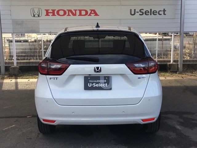 フィット ｅ：ＨＥＶホーム　クルコン　リアカメラ　純正ナビ　フルセグ　前後誤発進抑制機能　クリソナ　助手席エアバッグ　運転席エアバッグ　アイドリングストップ　ＬＥＤライト　ＵＳＢ接続　バックカメラ　ＡＢＳ　サイドエアバッグ（8枚目）