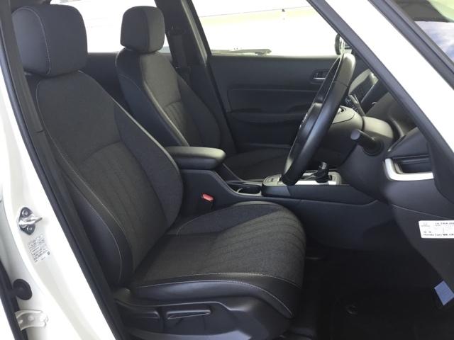 フィット ｅ：ＨＥＶホーム　クルコン　リアカメラ　純正ナビ　フルセグ　前後誤発進抑制機能　クリソナ　助手席エアバッグ　運転席エアバッグ　アイドリングストップ　ＬＥＤライト　ＵＳＢ接続　バックカメラ　ＡＢＳ　サイドエアバッグ（16枚目）