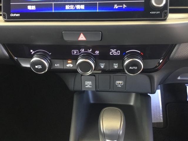 フィット ｅ：ＨＥＶホーム　クルコン　リアカメラ　純正ナビ　フルセグ　前後誤発進抑制機能　クリソナ　助手席エアバッグ　運転席エアバッグ　アイドリングストップ　ＬＥＤライト　ＵＳＢ接続　バックカメラ　ＡＢＳ　サイドエアバッグ（21枚目）