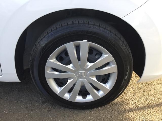 フィット ｅ：ＨＥＶホーム　クルコン　リアカメラ　純正ナビ　フルセグ　前後誤発進抑制機能　クリソナ　助手席エアバッグ　運転席エアバッグ　アイドリングストップ　ＬＥＤライト　ＵＳＢ接続　バックカメラ　ＡＢＳ　サイドエアバッグ（31枚目）