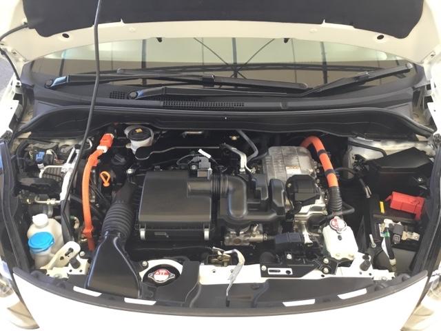 フィット ｅ：ＨＥＶホーム　クルコン　リアカメラ　純正ナビ　フルセグ　前後誤発進抑制機能　クリソナ　助手席エアバッグ　運転席エアバッグ　アイドリングストップ　ＬＥＤライト　ＵＳＢ接続　バックカメラ　ＡＢＳ　サイドエアバッグ（32枚目）