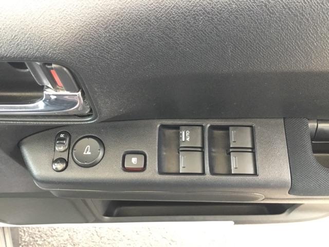 �h�A�~���[�̃X�C�b�`�͉^�]�ȃh�A�ɂ���܂��B