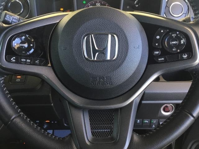 �X�e�A�����O�����̓I�[�f�B�I�����R���X�C�b�`�A�E�����N���[�Y�R���g���[���ł��B�茳�ő���ł���̂ŕ֗��ł��B