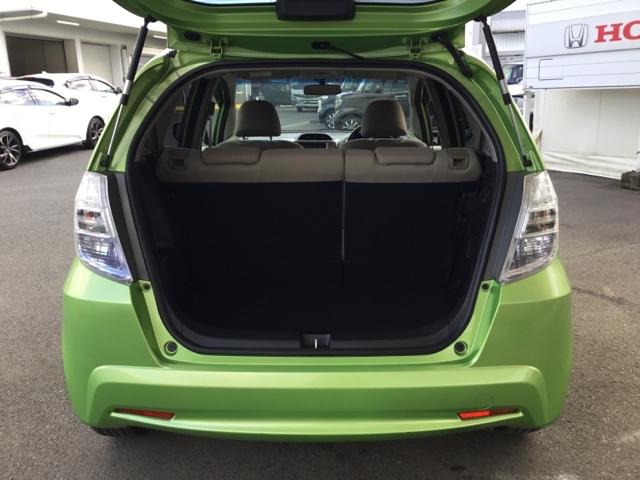 フィットハイブリッド ハイブリッド・１０ｔｈアニバーサリー　クルコン　社外ＨＤＤナビ　フルセグ　ＥＴＣ　ナビＴＶ　ＤＶＤ再生　イモビライザー　Ｗエアバック　クルーズコントロール　オートエアコン　アイドリングストップ　パワーステアリング　パワーウィンドウ　ＡＢＳ（9枚目）