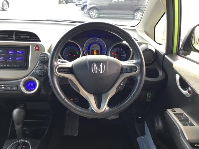 フィットハイブリッド ハイブリッド・１０ｔｈアニバーサリー　クルコン　社外ＨＤＤナビ　フルセグ　ＥＴＣ　ナビＴＶ　ＤＶＤ再生　イモビライザー　Ｗエアバック　クルーズコントロール　オートエアコン　アイドリングストップ　パワーステアリング　パワーウィンドウ　ＡＢＳ（15枚目）