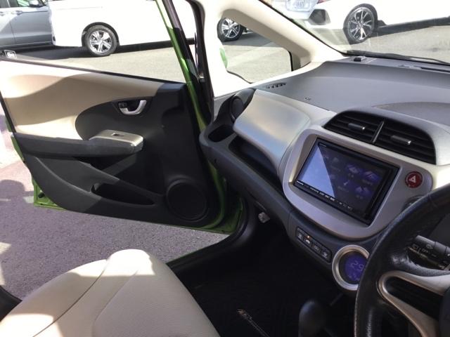 フィットハイブリッド ハイブリッド・１０ｔｈアニバーサリー　クルコン　社外ＨＤＤナビ　フルセグ　ＥＴＣ　ナビＴＶ　ＤＶＤ再生　イモビライザー　Ｗエアバック　クルーズコントロール　オートエアコン　アイドリングストップ　パワーステアリング　パワーウィンドウ　ＡＢＳ（23枚目）