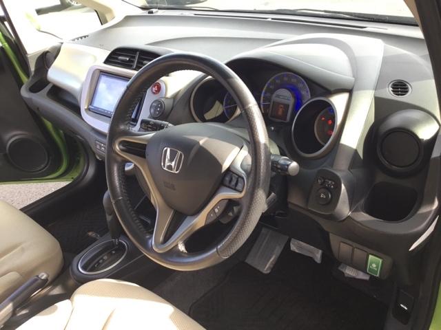 フィットハイブリッド ハイブリッド・１０ｔｈアニバーサリー　クルコン　社外ＨＤＤナビ　フルセグ　ＥＴＣ　ナビＴＶ　ＤＶＤ再生　イモビライザー　Ｗエアバック　クルーズコントロール　オートエアコン　アイドリングストップ　パワーステアリング　パワーウィンドウ　ＡＢＳ（24枚目）