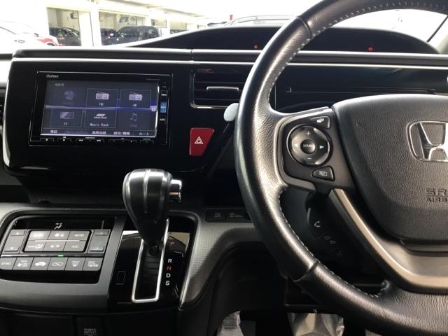 ステップワゴンスパーダ スパーダホンダセンシング　クルコン　リアカメラ　純正ナビ　フルセグ　ＥＴＣ　わくわくゲート　盗難防止　助手席エアバッグ　Ｗパワスラ　リアオートエアコン　地デジ　ＬＥＤライト　横滑り防止システム　オートエアコン　ＵＳＢ　スマ鍵（3枚目）