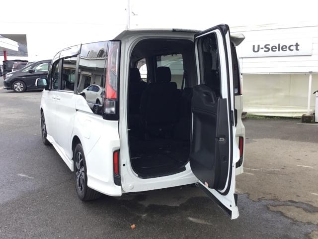 ステップワゴンスパーダ スパーダホンダセンシング　クルコン　リアカメラ　純正ナビ　フルセグ　ＥＴＣ　わくわくゲート　盗難防止　助手席エアバッグ　Ｗパワスラ　リアオートエアコン　地デジ　ＬＥＤライト　横滑り防止システム　オートエアコン　ＵＳＢ　スマ鍵（8枚目）