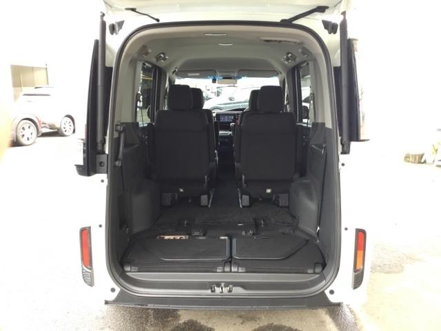 ステップワゴンスパーダ スパーダホンダセンシング　クルコン　リアカメラ　純正ナビ　フルセグ　ＥＴＣ　わくわくゲート　盗難防止　助手席エアバッグ　Ｗパワスラ　リアオートエアコン　地デジ　ＬＥＤライト　横滑り防止システム　オートエアコン　ＵＳＢ　スマ鍵（9枚目）