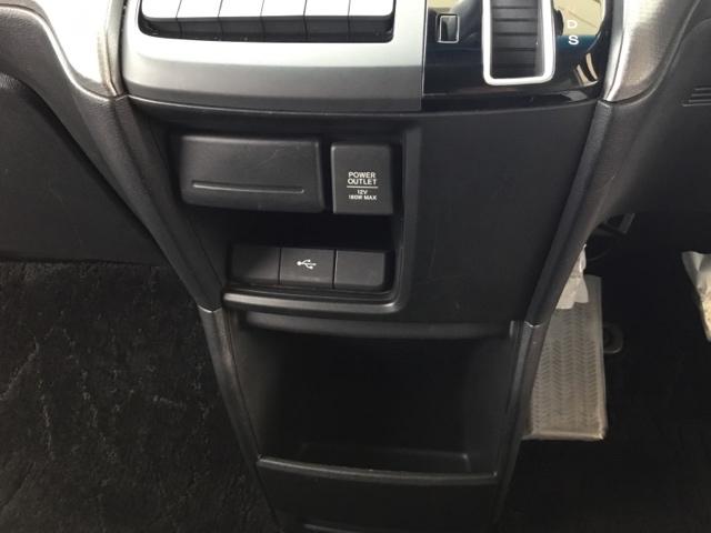 ステップワゴンスパーダ スパーダホンダセンシング　クルコン　リアカメラ　純正ナビ　フルセグ　ＥＴＣ　わくわくゲート　盗難防止　助手席エアバッグ　Ｗパワスラ　リアオートエアコン　地デジ　ＬＥＤライト　横滑り防止システム　オートエアコン　ＵＳＢ　スマ鍵（23枚目）