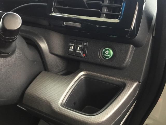 ステップワゴンスパーダ スパーダホンダセンシング　クルコン　リアカメラ　純正ナビ　フルセグ　ＥＴＣ　わくわくゲート　盗難防止　助手席エアバッグ　Ｗパワスラ　リアオートエアコン　地デジ　ＬＥＤライト　横滑り防止システム　オートエアコン　ＵＳＢ　スマ鍵（26枚目）