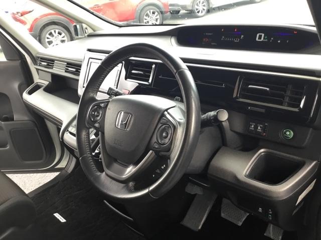 ステップワゴンスパーダ スパーダホンダセンシング　クルコン　リアカメラ　純正ナビ　フルセグ　ＥＴＣ　わくわくゲート　盗難防止　助手席エアバッグ　Ｗパワスラ　リアオートエアコン　地デジ　ＬＥＤライト　横滑り防止システム　オートエアコン　ＵＳＢ　スマ鍵（29枚目）