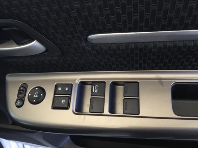 �d���i�[���h�A�~���[�̃X�C�b�`�͉^�]�ȃh�A�ɂ���܂��B