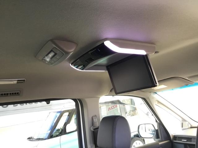 ���A�ȃ��j�^�[������΁A�㕔���Ȃł����ʂŉf�����y���߂܂��B�����Ԃ̃h���C�u��������҂�O�������܂���B