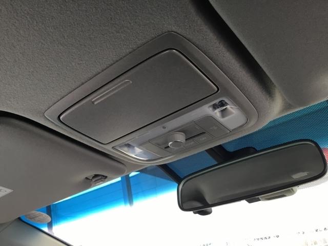 �n�[�t�V�F�C�h�t�����g�E�C���h�E�y�e�K���X��[�̐F�������z�𑕔����Ă��܂��B�L���t�����g�K���X�Ŏ��E���m�ۂ���ῂ�����}���܂��B