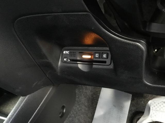 フィット １３Ｇ・スマートセレクションファインスタイル　リアカメラ　ＥＴＣ　スマートキー　ＨＩＤ　インテリキー　キーレス　イモビライザー　フルオートエアコン　バックカメラ付き　パワーウィンドウ　地デジＴＶ　両席エアバック　エアバック　ナビＴＶ　ＡＢＳ（16枚目）