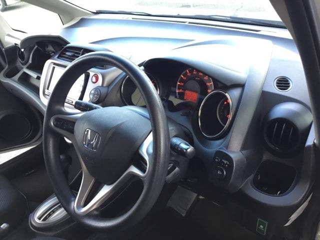 フィット １３Ｇ・スマートセレクションファインスタイル　リアカメラ　ＥＴＣ　スマートキー　ＨＩＤ　インテリキー　キーレス　イモビライザー　フルオートエアコン　バックカメラ付き　パワーウィンドウ　地デジＴＶ　両席エアバック　エアバック　ナビＴＶ　ＡＢＳ（22枚目）