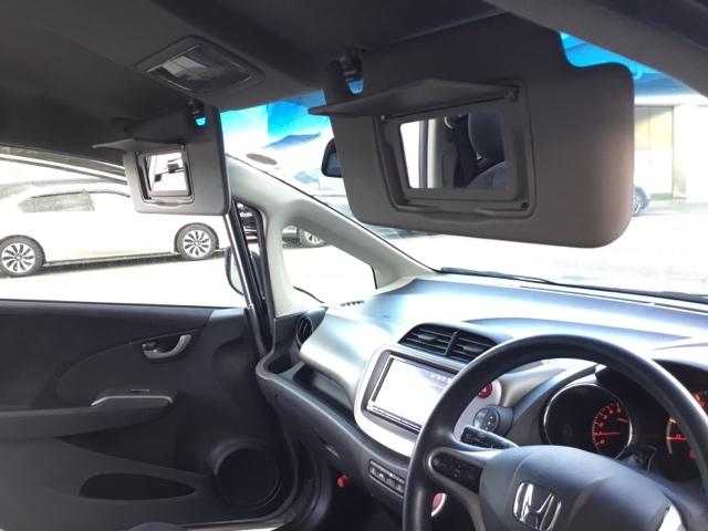 フィット １３Ｇ・スマートセレクションファインスタイル　リアカメラ　ＥＴＣ　スマートキー　ＨＩＤ　インテリキー　キーレス　イモビライザー　フルオートエアコン　バックカメラ付き　パワーウィンドウ　地デジＴＶ　両席エアバック　エアバック　ナビＴＶ　ＡＢＳ（24枚目）