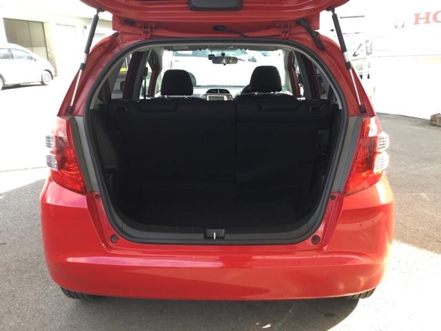 フィット Ｇ　純正ナビ　ワンセグ　ＥＴＣ　運転席助手席エアバッグ　ナビ・ＴＶ　１セグＴＶ　キーレスリモコン　盗難防止システム　エアコン　ＡＢＳ　パワーウィンドウ　パワステ　運転席エアバッグ　ＶＳＡ（10枚目）